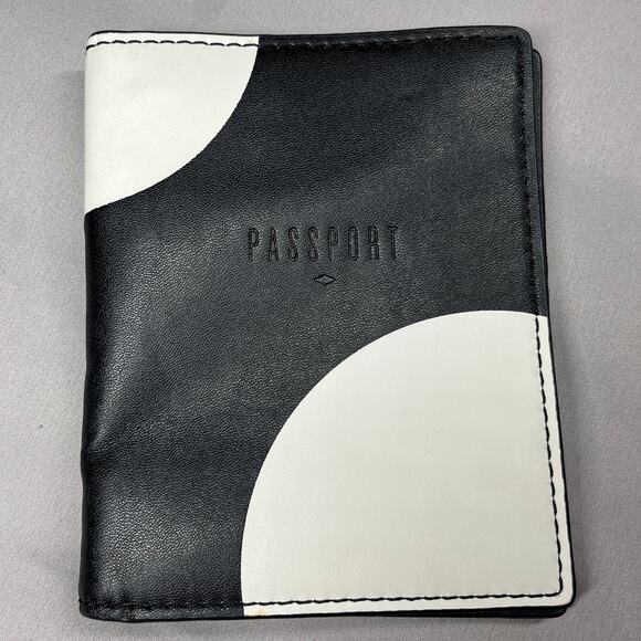 Fossil Passport Credit Card Zip Pocket Travel Accessory Leather Old Money - Picture 1 of 14